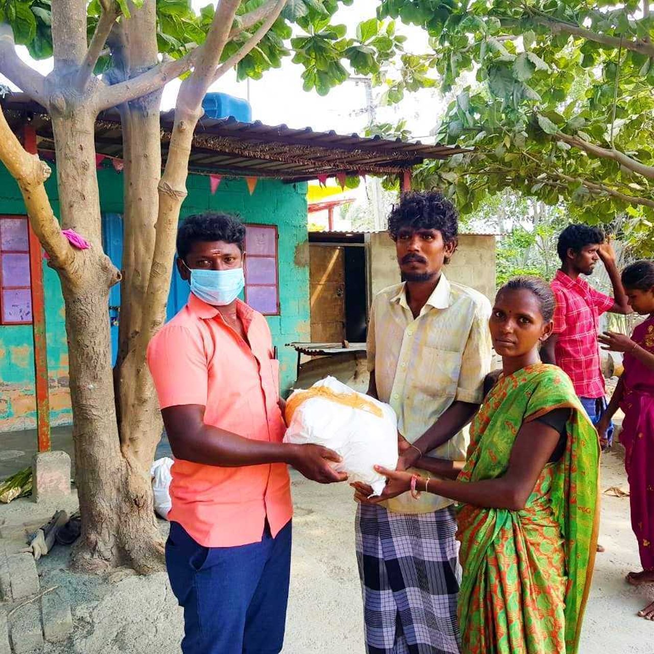 2020 05 MSW Outreach Arul from the RBLA jpg 202005 CHE Madras Social Workers Give 1600 Relief Kits Approved for Full Use
