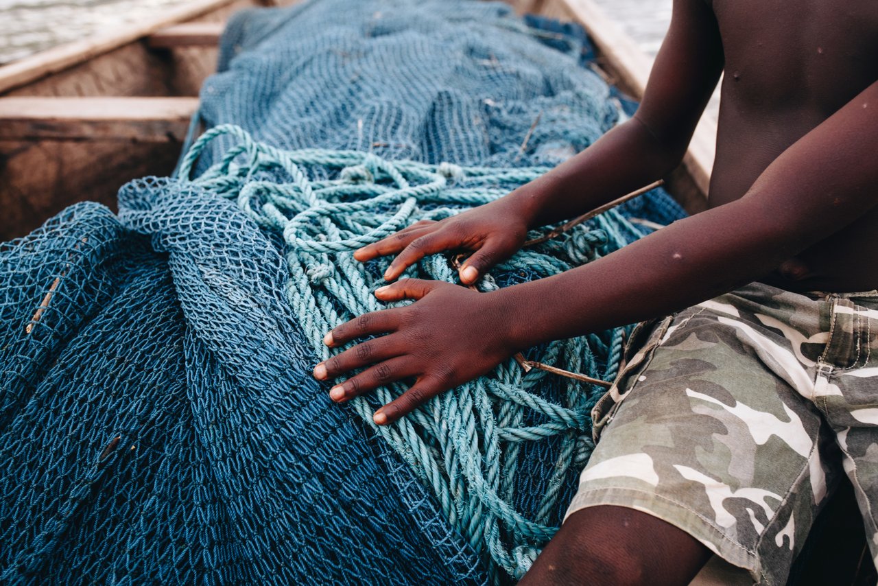 123 114 201907 ACC Ghanaian Children on Lake Stock Photos Approved for Full Use